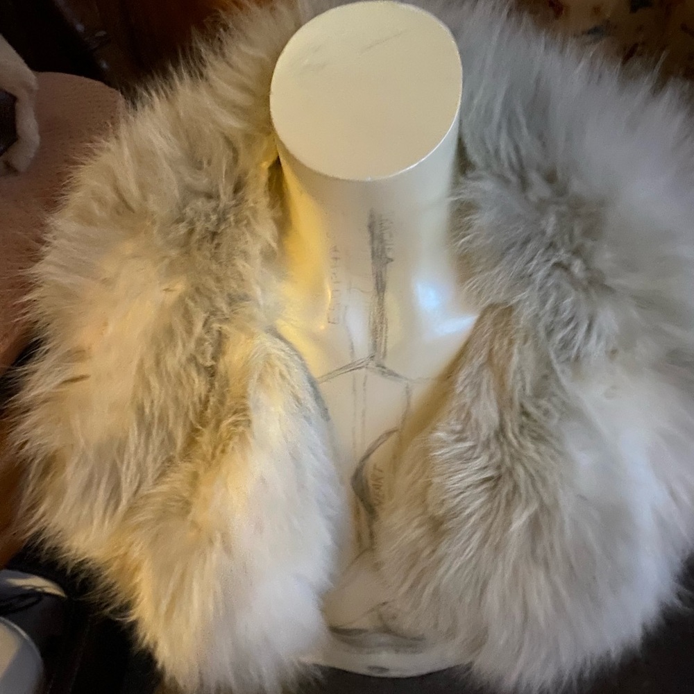 Elegant Cream Fur Shoulder Stole